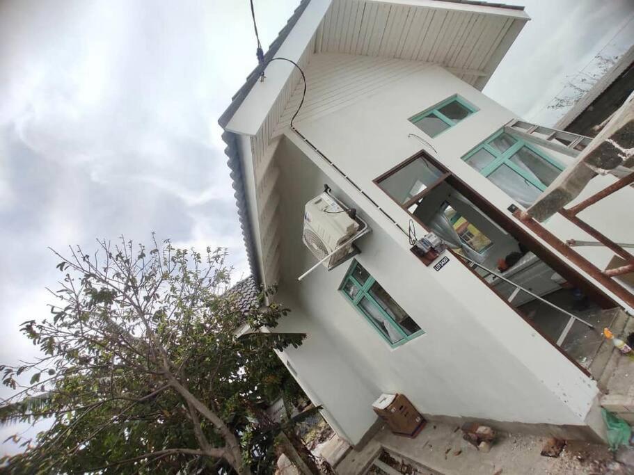 Sea Kecil Tiny House Near Jetty Of Kuala Besut Villa Kampong Nail Bagian luar foto